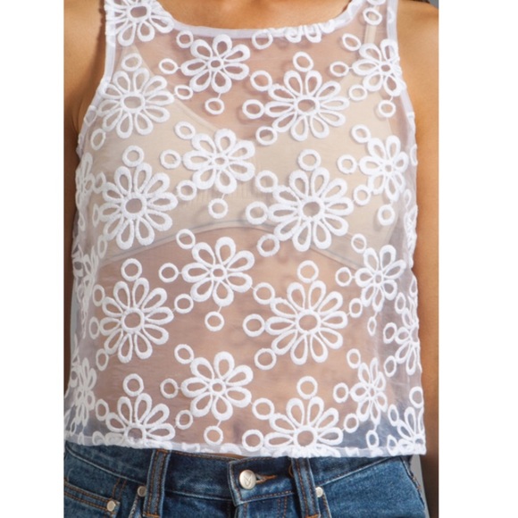 BB Dakota Organza Flower Embroidered Cropped Top - Picture 9 of 10